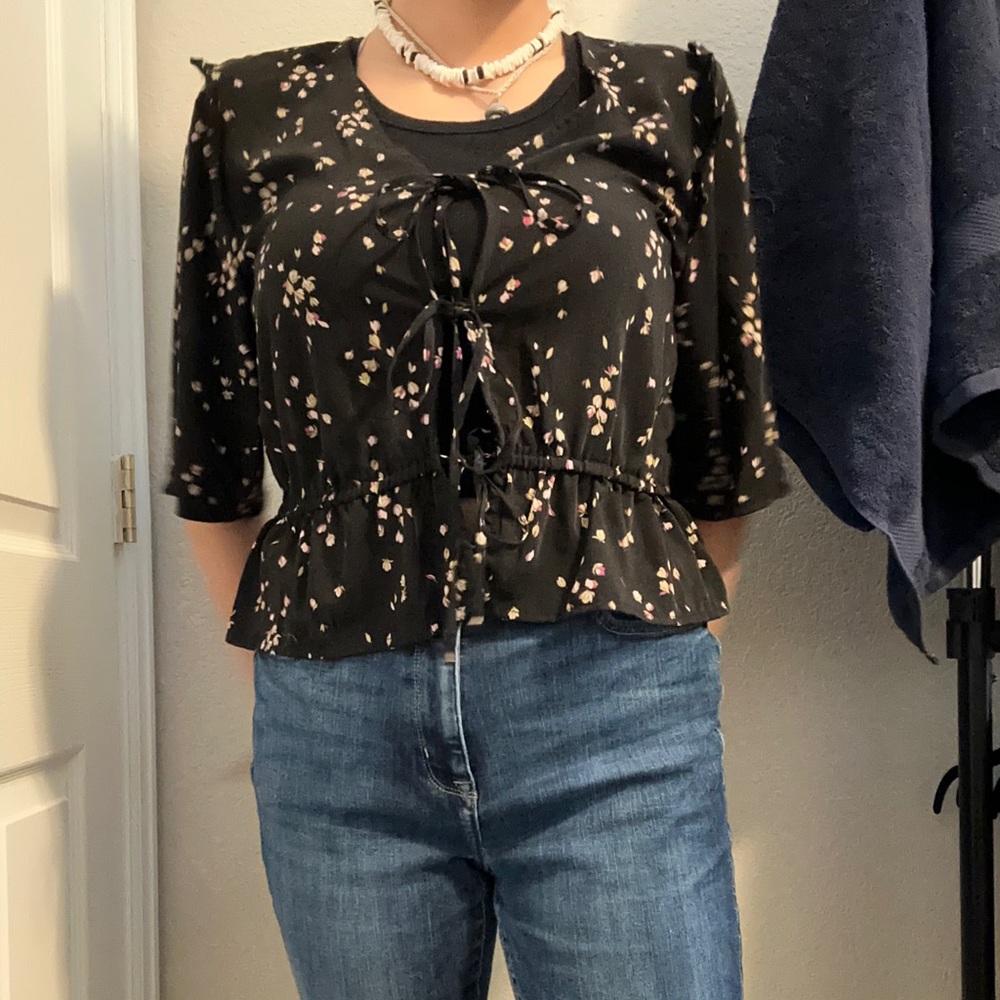 Black Floral tie-in-the front Blouse❤️